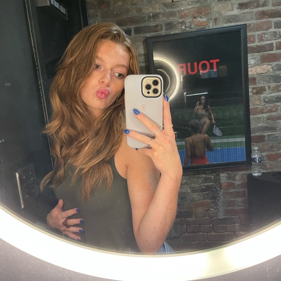 Meet your Posher, Shelley - Picture 2 of 2